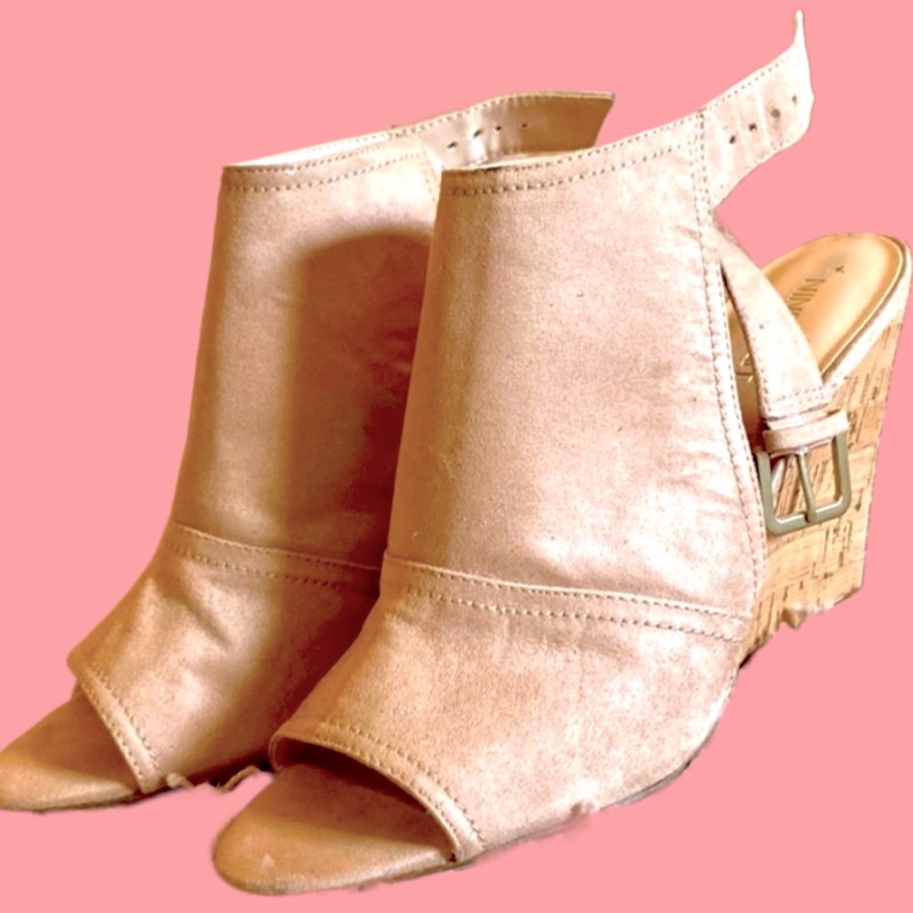 Nine West Blush Pink Suede Wedges w/ Buckle (size 9)
